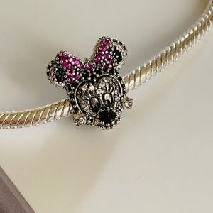 Pandora Radiant Minnie Mouse charm